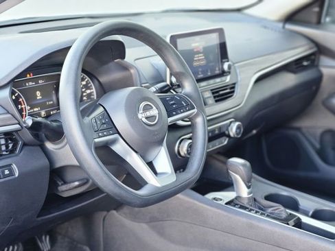 Certified 2025 Nissan Altima 2.5 SV FWD image 12