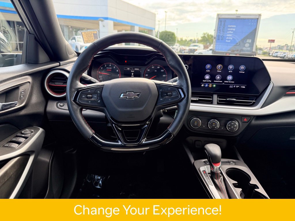Used 2025 Chevrolet Trax RS w/ Sunroof Package FWD image 11