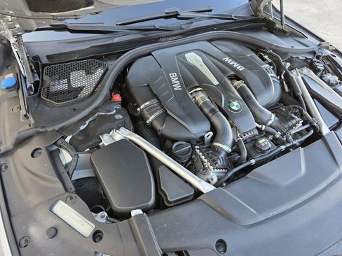 Used 2019 BMW 750i w/ Executive Package image 37