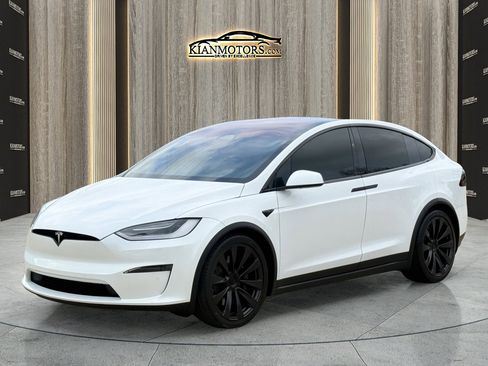Used 2023 Tesla Model X Plaid image 7