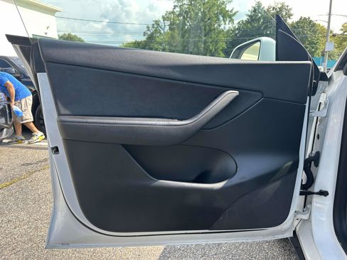 Used 2021 Tesla Model Y Long Range AWD/4WD image 13