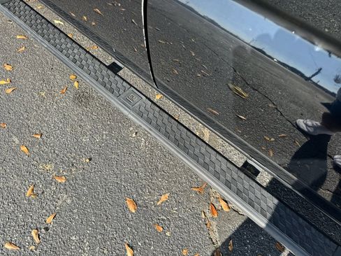 Used 2005 Chevrolet Avalanche Z71 w/ Sun And Sound Package image 5