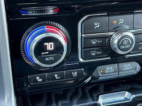 Used 2023 GMC Yukon XL Denali image 40