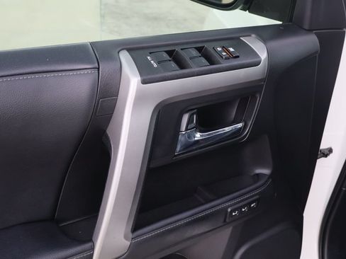 Used 2021 Toyota 4Runner Limited AWD/4WD image 21