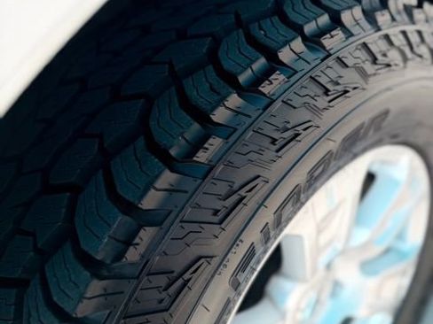 Used 2018 Nissan Titan SV w/ SV Convenience Package image 19