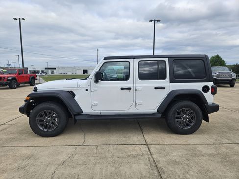 Used 2024 Jeep Wrangler Sport S image 3