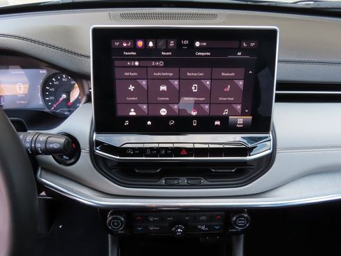 Certified 2023 Jeep Compass Limited image 18