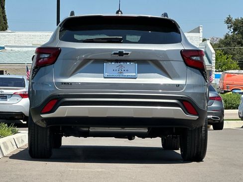 New 2026 Chevrolet Trax LT w/ Driver Confidence Package FWD image 5