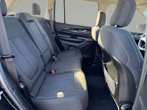 Used 2023 Jeep Grand Cherokee Laredo image 10