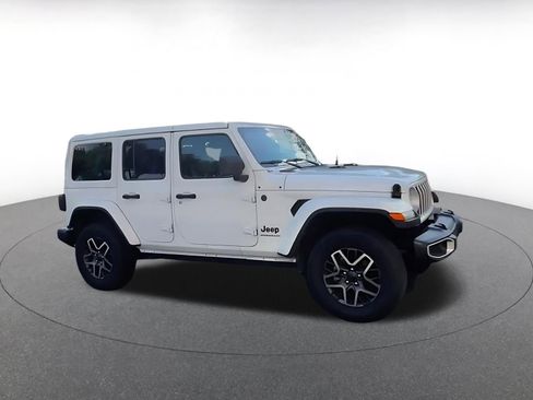 Used 2025 Jeep Wrangler Unlimited Sahara AWD/4WD image 2