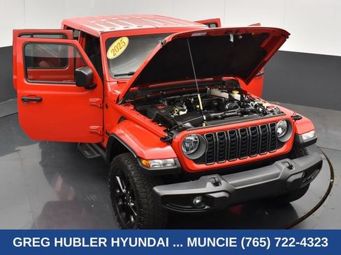 Used 2025 Jeep Gladiator Sport AWD/4WD image 37