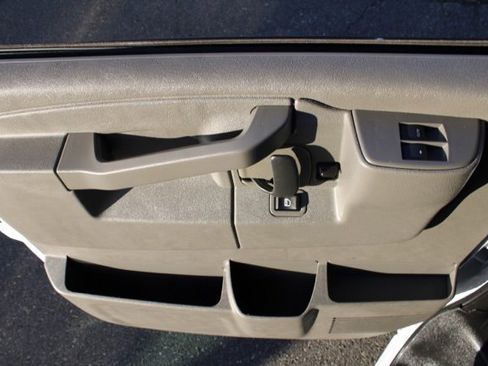 Used 2022 Chevrolet Express 4500 Extended w/ Power Convenience Package image 9