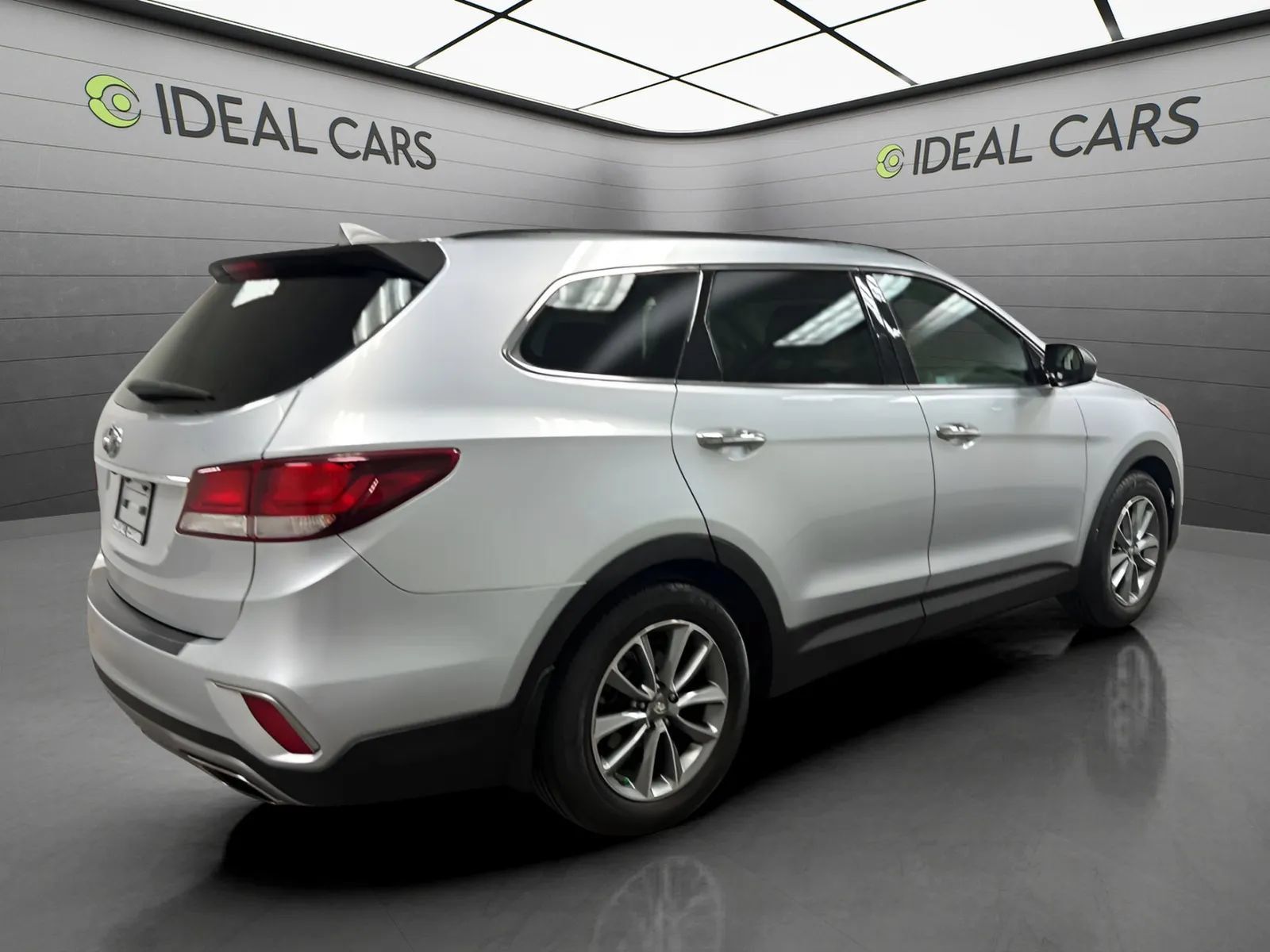 Used 2017 Hyundai Santa Fe SE FWD image 5