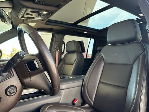 Used 2021 GMC Yukon XL Denali w/ Denali Premium Package image 14