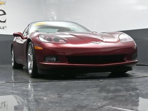 Used 2007 Chevrolet Corvette Coupe w/ Preferred Equipment Group RWD image 3