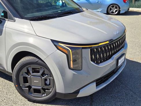 New 2026 Kia Carnival EX image 3