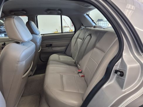 Used 2007 Ford Crown Victoria LX RWD image 15