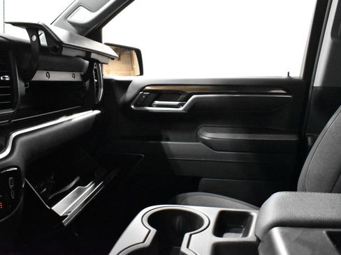 Used 2025 Chevrolet Silverado 1500 LT image 24