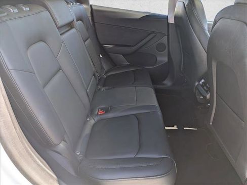 Used 2022 Tesla Model Y Long Range AWD/4WD image 21