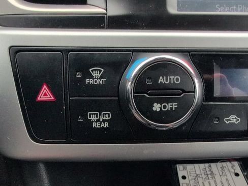 Used 2019 Toyota Highlander SE AWD/4WD image 25