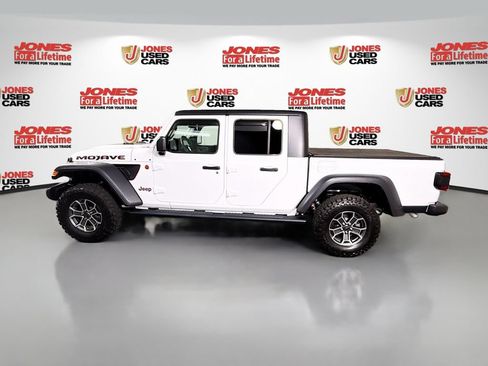 Used 2025 Jeep Gladiator Mojave w/ Technology Group AWD/4WD image 15