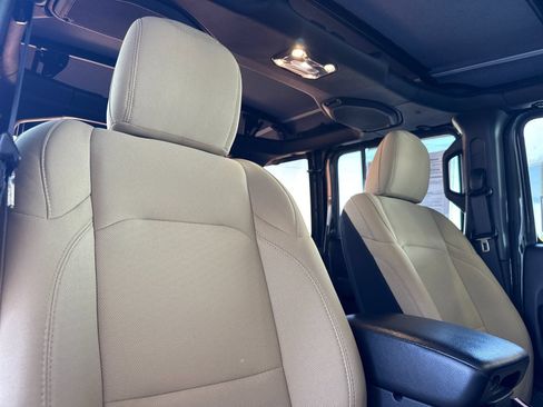 Used 2023 Jeep Wrangler Unlimited AWD/4WD image 19