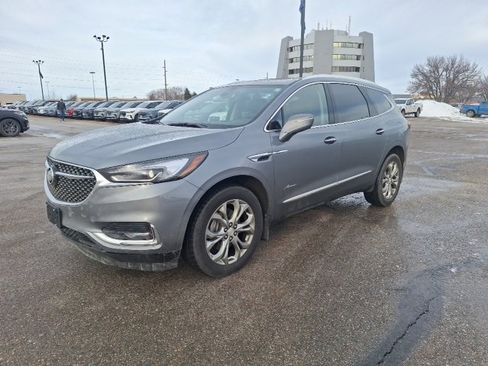 Used 2019 Buick Enclave Avenir w/ Avenir Technology Package image 2
