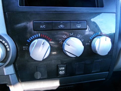 Used 2012 Toyota Tundra 4x4 CrewMax w/ Tow Pkg image 10