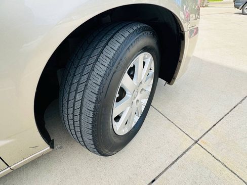 Used 2014 Chrysler Town & Country Touring FWD image 33