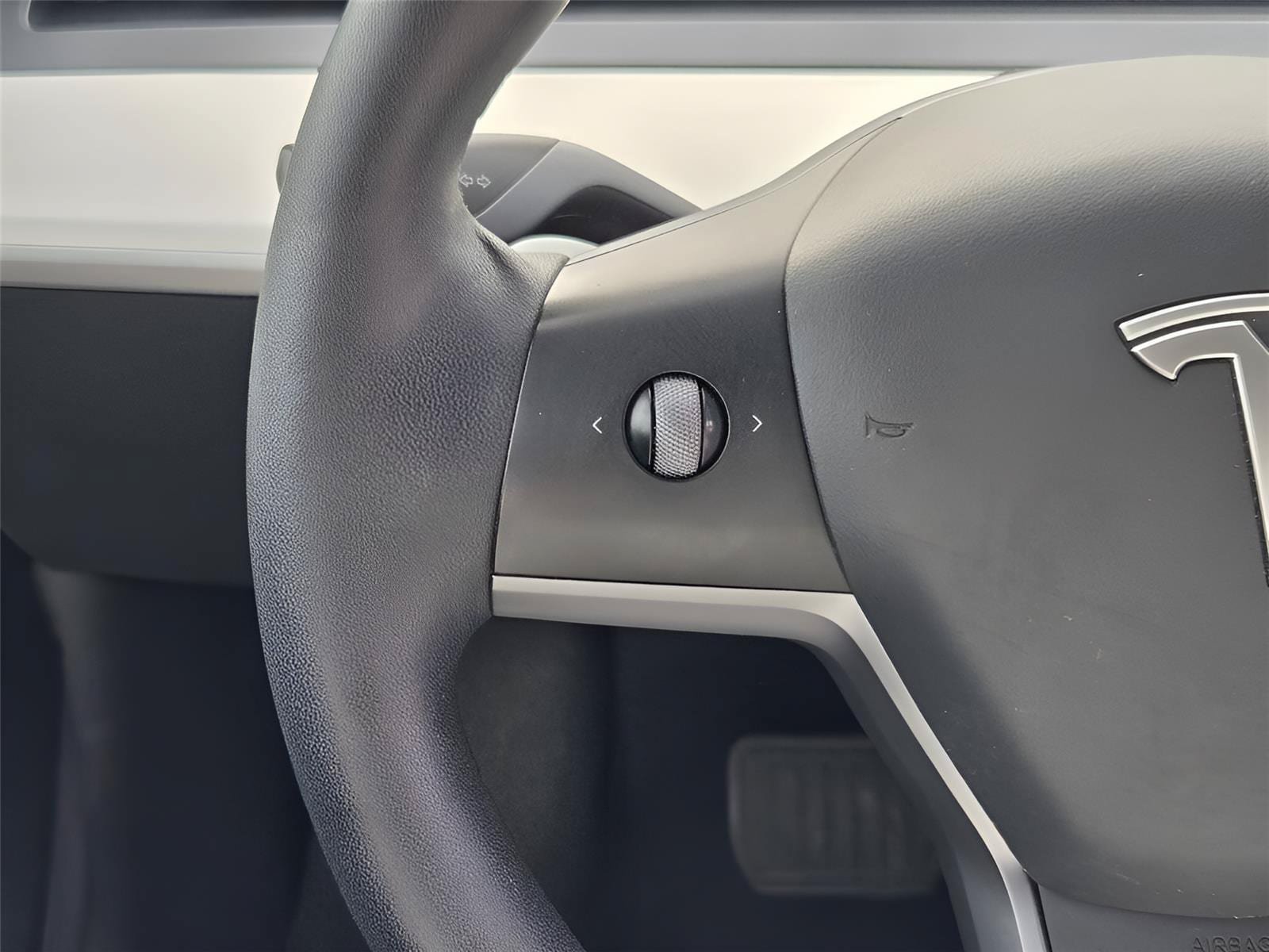 Used 2023 Tesla Model 3 Standard Range RWD image 25