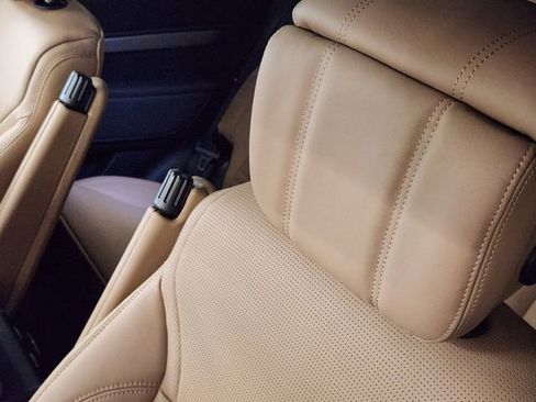 New 2026 Land Rover Discovery Limited Edition image 14