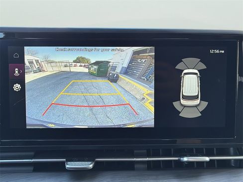 Used 2024 Kia Carnival EX image 21