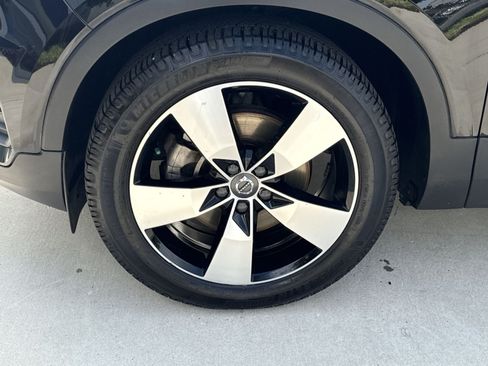 Used 2020 Volvo XC40 T5 Momentum w/ Protection Package Premier AWD/4WD image 12