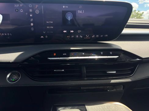 Used 2025 Buick Enclave Avenir w/ Super Cruise Package FWD image 13