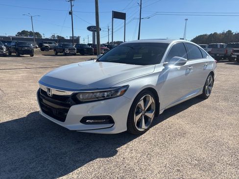 Used 2018 Honda Accord Touring image 4