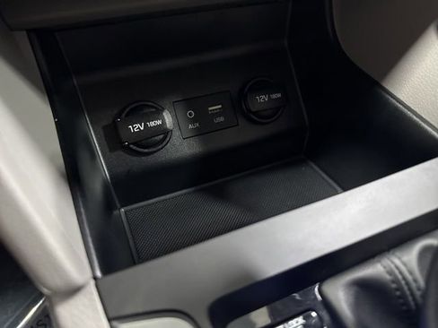Used 2019 Hyundai Elantra SE FWD image 19