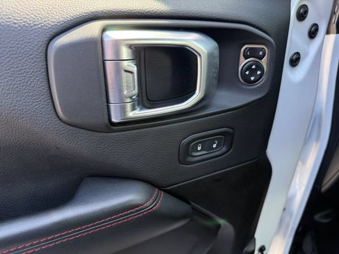Used 2024 Jeep Wrangler Unlimited Rubicon AWD/4WD image 28