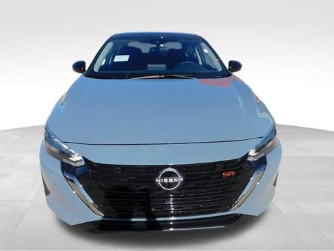 Used 2025 Nissan Sentra SR image 3