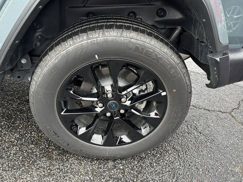 Used 2025 Jeep Wrangler Sahara image 30