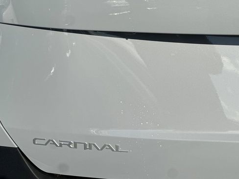 New 2026 Kia Carnival EX image 28