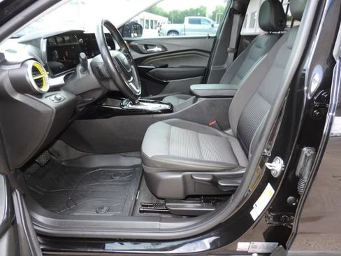 Certified 2024 Chevrolet Trax LT w/ Driver Confidence Package FWD image 21