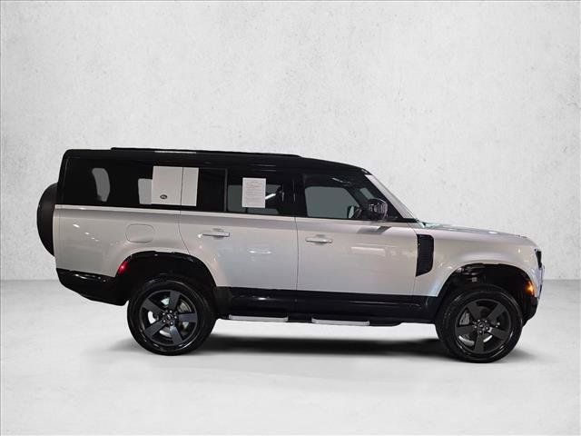 Used 2023 Land Rover Defender 130 X-Dynamic SE AWD/4WD image 4
