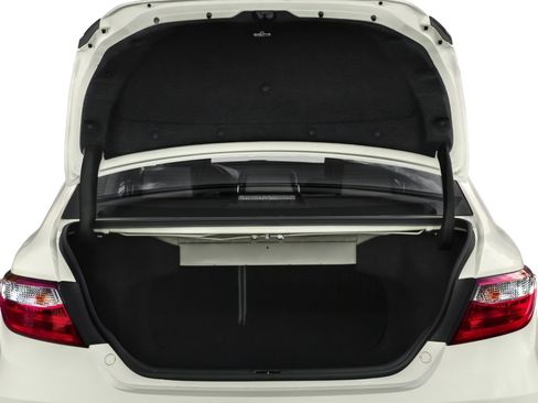 Used 2017 Toyota Camry SE w/ Moonroof Package image 13