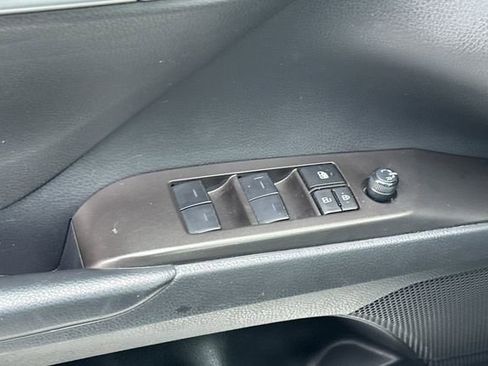 Used 2023 Toyota Camry SE image 12