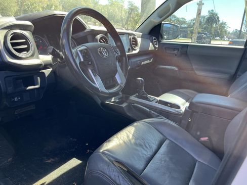 Used 2017 Toyota Tacoma SR5 image 9