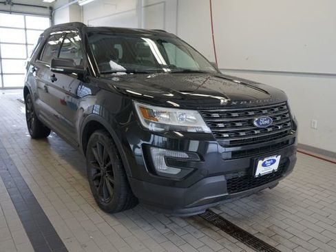 Used 2017 Ford Explorer XLT w/ Equipment Group 202A image 16