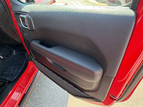 Used 2025 Jeep Gladiator Rubicon image 18