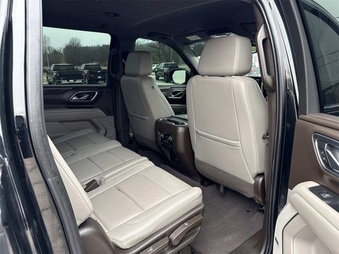 Used 2021 Chevrolet Suburban LT image 29