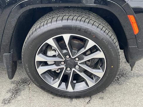 Used 2022 Jeep Grand Cherokee Overland w/ Luxury Tech Group IV image 12