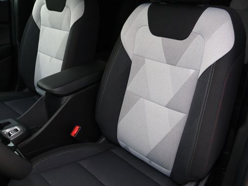 Used 2025 Chevrolet Trax RS w/ Driver Confidence Package image 12